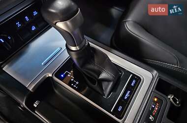 Внедорожник / Кроссовер Toyota Land Cruiser Prado 2022 в 
