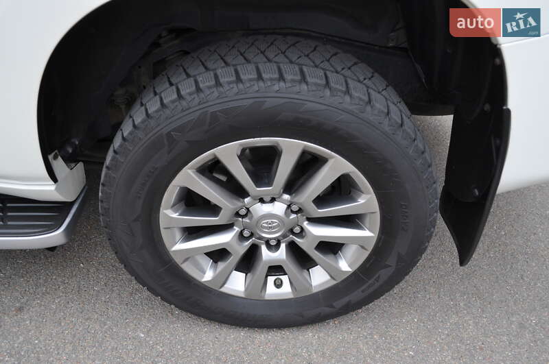 Позашляховик / Кросовер Toyota Land Cruiser Prado 2019 в Києві