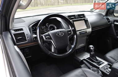 Внедорожник / Кроссовер Toyota Land Cruiser Prado 2019 в 