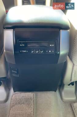 Позашляховик / Кросовер Toyota Land Cruiser Prado 2011 в 
