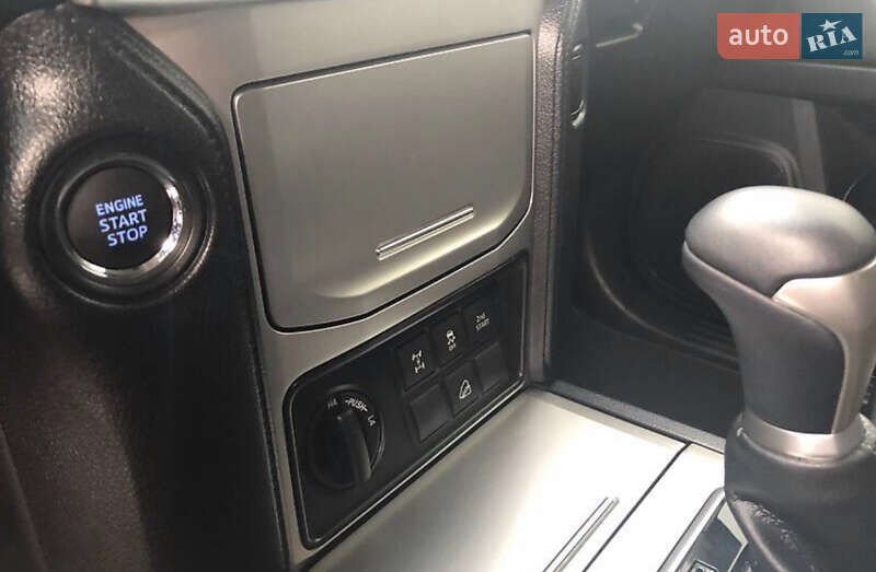 Позашляховик / Кросовер Toyota Land Cruiser Prado 2022 в Ірпені