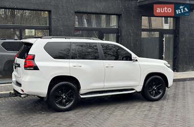 Внедорожник / Кроссовер Toyota Land Cruiser Prado 2010 в 