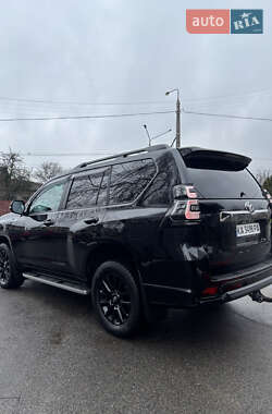 Позашляховик / Кросовер Toyota Land Cruiser Prado 2021 в 