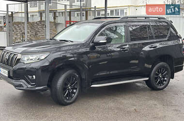 Позашляховик / Кросовер Toyota Land Cruiser Prado 2021 в 
