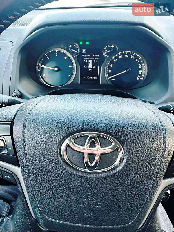 Позашляховик / Кросовер Toyota Land Cruiser Prado 2017 в Києві