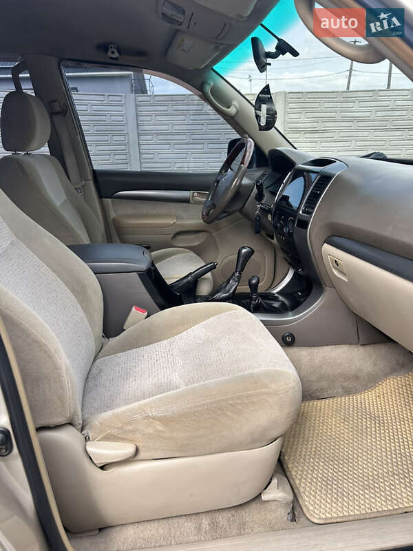 Внедорожник / Кроссовер Toyota Land Cruiser Prado 2006 в Ровно
