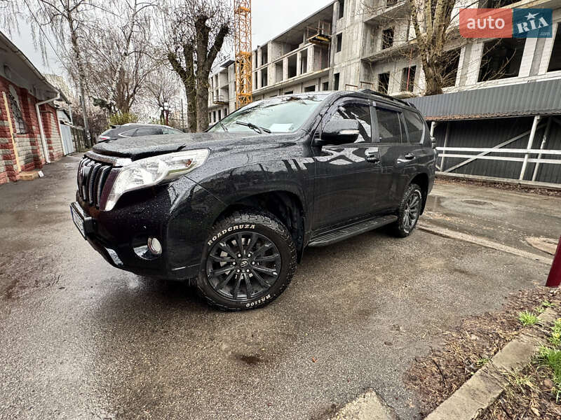 Позашляховик / Кросовер Toyota Land Cruiser Prado 2013 в 