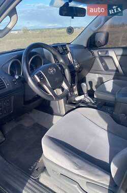 Позашляховик / Кросовер Toyota Land Cruiser Prado 2013 в 