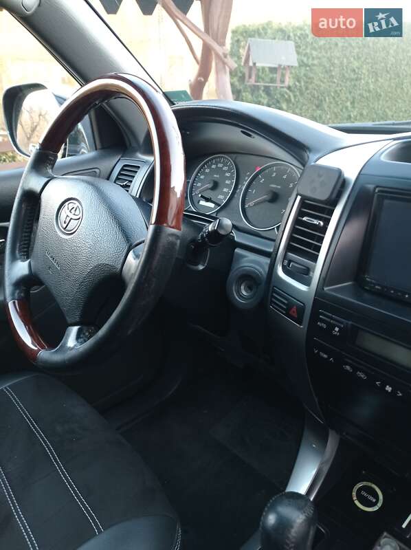 Позашляховик / Кросовер Toyota Land Cruiser Prado 2005 в Стебнику