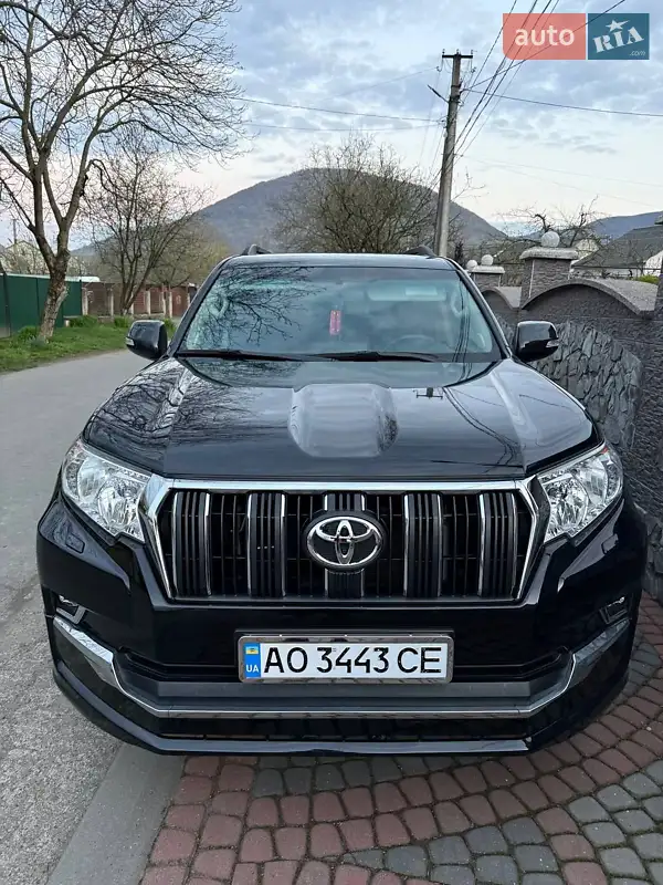 Внедорожник / Кроссовер Toyota Land Cruiser Prado 2019 в 