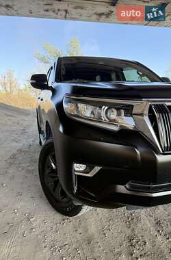 Внедорожник / Кроссовер Toyota Land Cruiser Prado 2019 в 