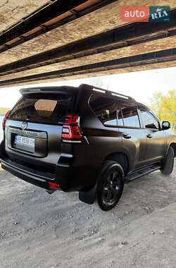 Внедорожник / Кроссовер Toyota Land Cruiser Prado 2019 в 