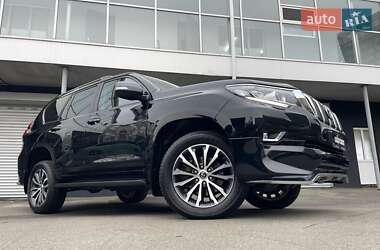 Внедорожник / Кроссовер Toyota Land Cruiser Prado 2021 в 