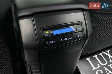 Внедорожник / Кроссовер Toyota Land Cruiser Prado 2021 в 