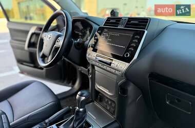 Позашляховик / Кросовер Toyota Land Cruiser Prado 2023 в 