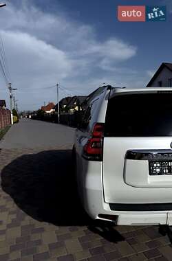 Внедорожник / Кроссовер Toyota Land Cruiser Prado 2020 в 