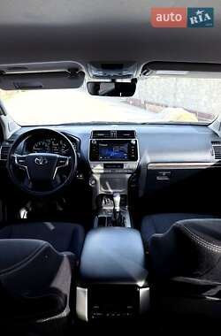 Внедорожник / Кроссовер Toyota Land Cruiser Prado 2020 в 