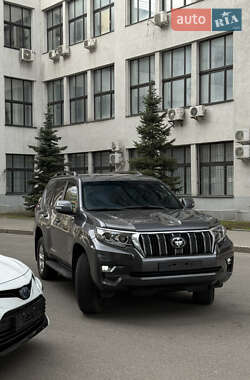 Внедорожник / Кроссовер Toyota Land Cruiser Prado 2022 в 
