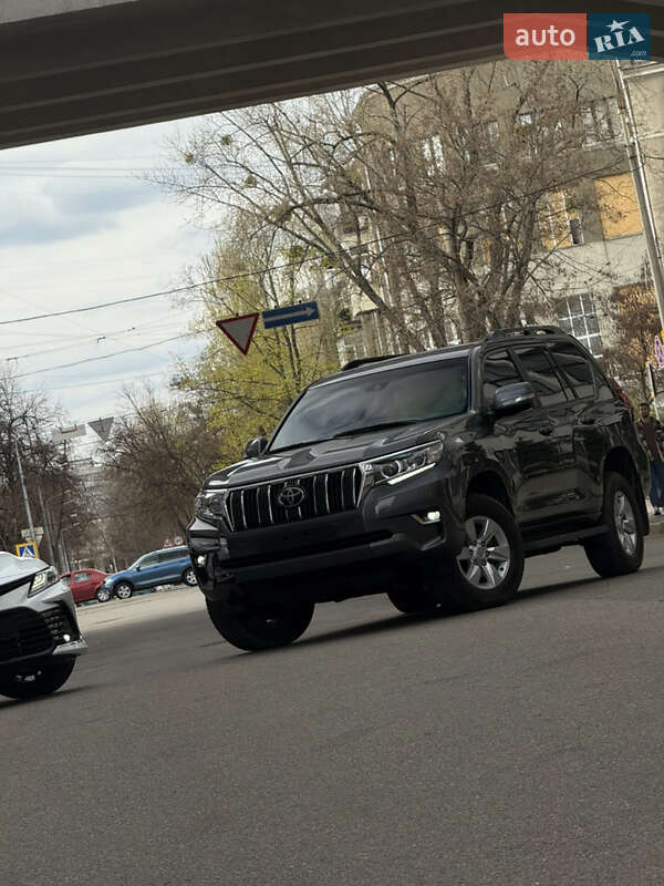 Внедорожник / Кроссовер Toyota Land Cruiser Prado 2022 в Харькове