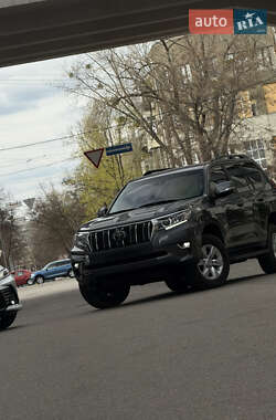 Внедорожник / Кроссовер Toyota Land Cruiser Prado 2022 в 