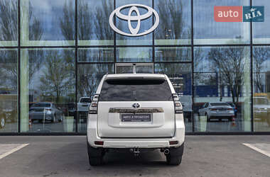 Внедорожник / Кроссовер Toyota Land Cruiser Prado 2022 в 
