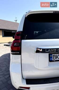 Внедорожник / Кроссовер Toyota Land Cruiser Prado 2020 в 