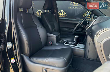 Внедорожник / Кроссовер Toyota Land Cruiser Prado 2018 в 