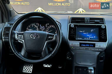 Внедорожник / Кроссовер Toyota Land Cruiser Prado 2018 в 