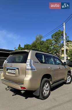 Позашляховик / Кросовер Toyota Land Cruiser Prado 2012 в 
