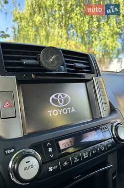 Позашляховик / Кросовер Toyota Land Cruiser Prado 2012 в 