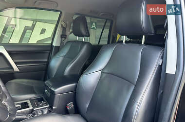 Позашляховик / Кросовер Toyota Land Cruiser Prado 2020 в 
