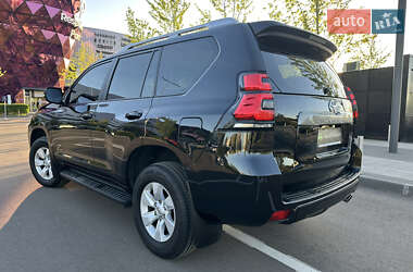 Внедорожник / Кроссовер Toyota Land Cruiser Prado 2019 в 