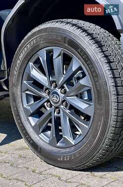 Внедорожник / Кроссовер Toyota Land Cruiser Prado 2024 в 