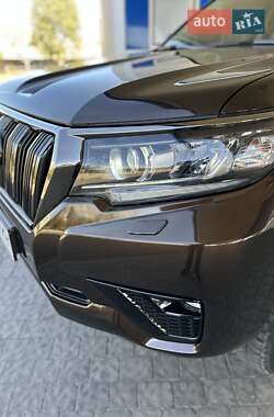 Внедорожник / Кроссовер Toyota Land Cruiser Prado 2021 в 