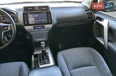 Внедорожник / Кроссовер Toyota Land Cruiser Prado 2021 в 