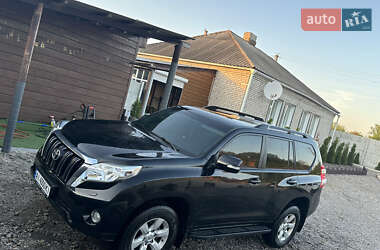 Позашляховик / Кросовер Toyota Land Cruiser Prado 2017 в 