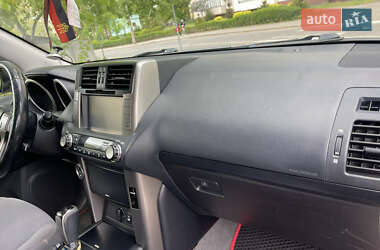 Позашляховик / Кросовер Toyota Land Cruiser Prado 2013 в 