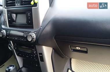 Позашляховик / Кросовер Toyota Land Cruiser Prado 2012 в 