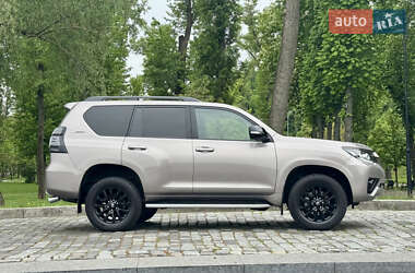 Внедорожник / Кроссовер Toyota Land Cruiser Prado 2022 в 