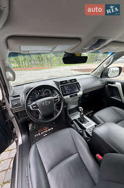 Внедорожник / Кроссовер Toyota Land Cruiser Prado 2022 в 