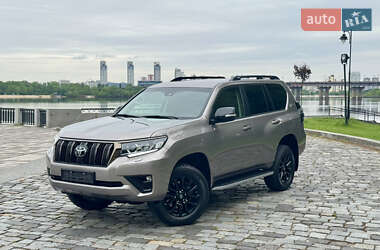 Внедорожник / Кроссовер Toyota Land Cruiser Prado 2022 в 