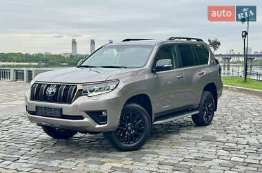 Внедорожник / Кроссовер Toyota Land Cruiser Prado 2022 в 