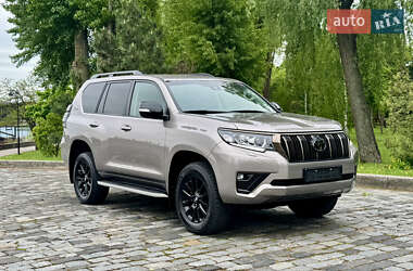 Внедорожник / Кроссовер Toyota Land Cruiser Prado 2022 в 