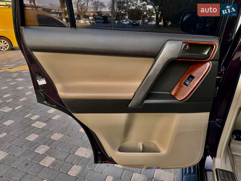 Позашляховик / Кросовер Toyota Land Cruiser Prado 2010 в Одесі
