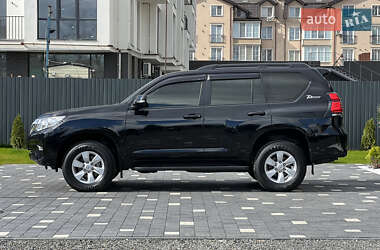 Внедорожник / Кроссовер Toyota Land Cruiser Prado 2022 в 