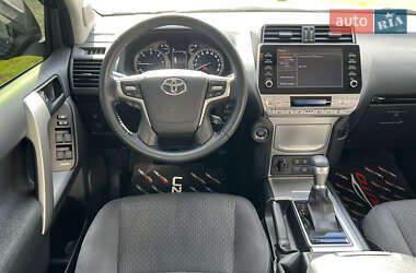 Внедорожник / Кроссовер Toyota Land Cruiser Prado 2022 в 