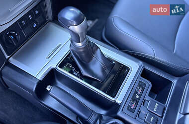 Внедорожник / Кроссовер Toyota Land Cruiser Prado 2021 в 