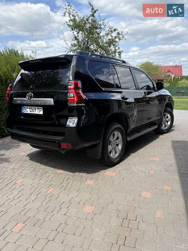 Внедорожник / Кроссовер Toyota Land Cruiser Prado 2018 в Новояворовске