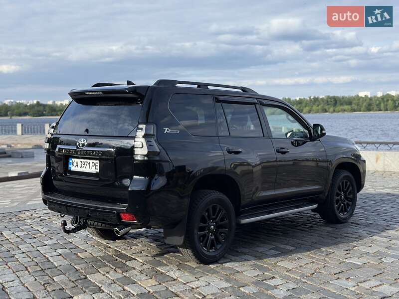 Позашляховик / Кросовер Toyota Land Cruiser Prado 2022 в Києві