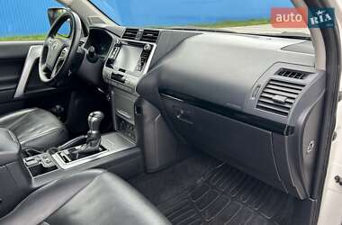 Внедорожник / Кроссовер Toyota Land Cruiser Prado 2018 в 